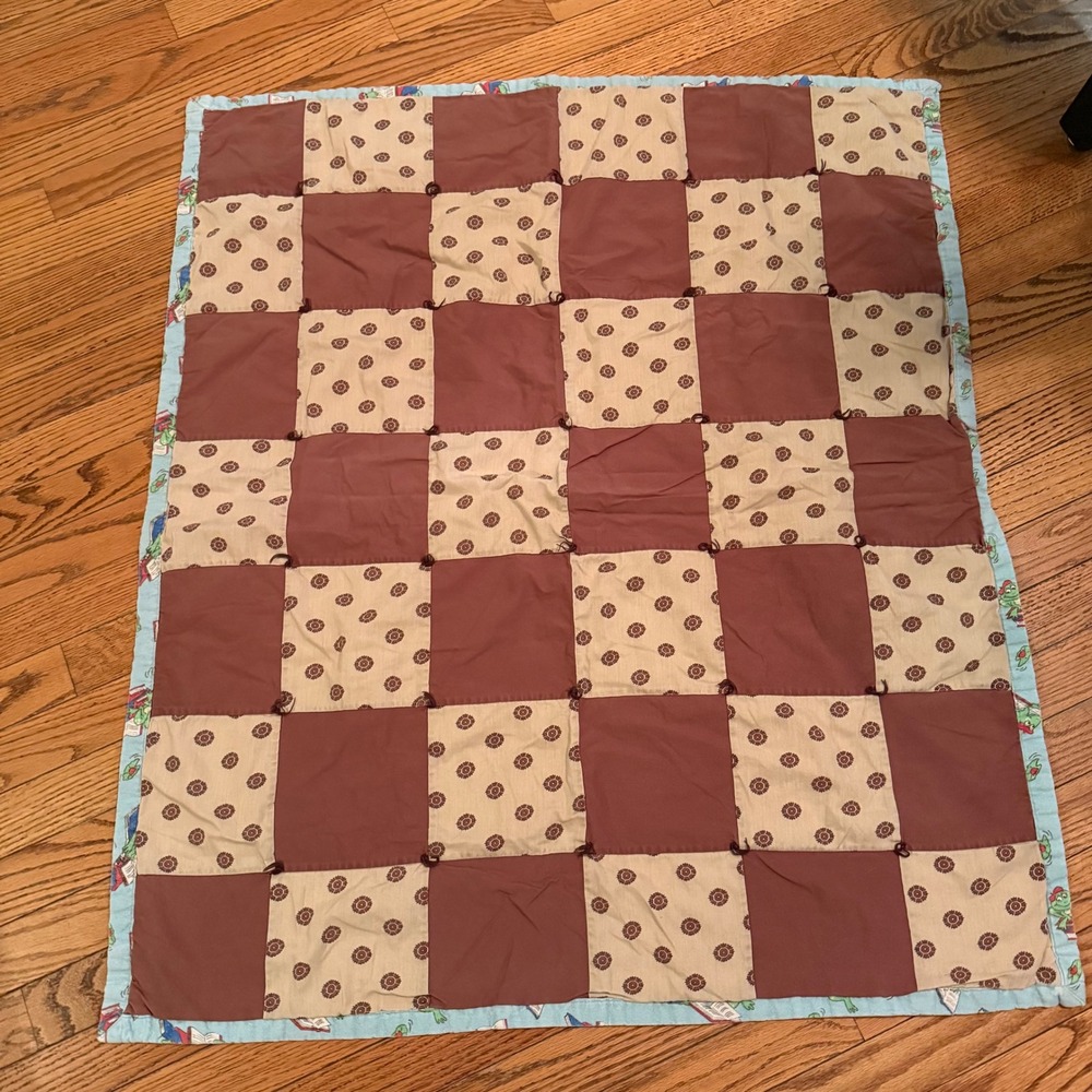 1.a.0.0.7.e Handmade Tied Patchwork Quilt Novelty Reading Frog Backing Folk Art